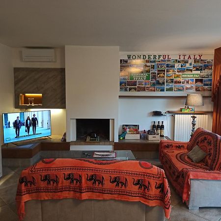 Lukas Home Con Il Cuore Appartamento 3 Camere Al Piano Terra E Appartamento 1 Camera In Taverna Merone Esterno foto