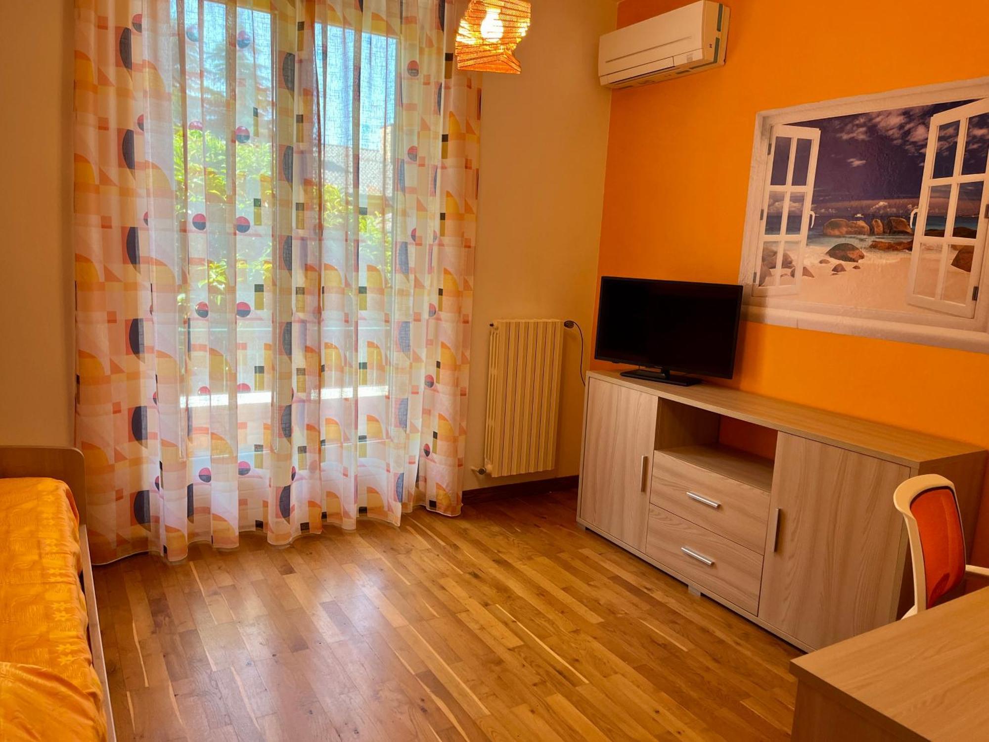 Lukas Home Con Il Cuore Appartamento 3 Camere Al Piano Terra E Appartamento 1 Camera In Taverna Merone Esterno foto